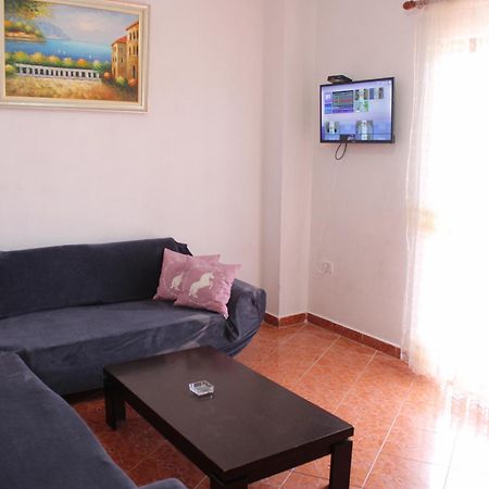 Crew Hostel Тирана Екстер'єр фото