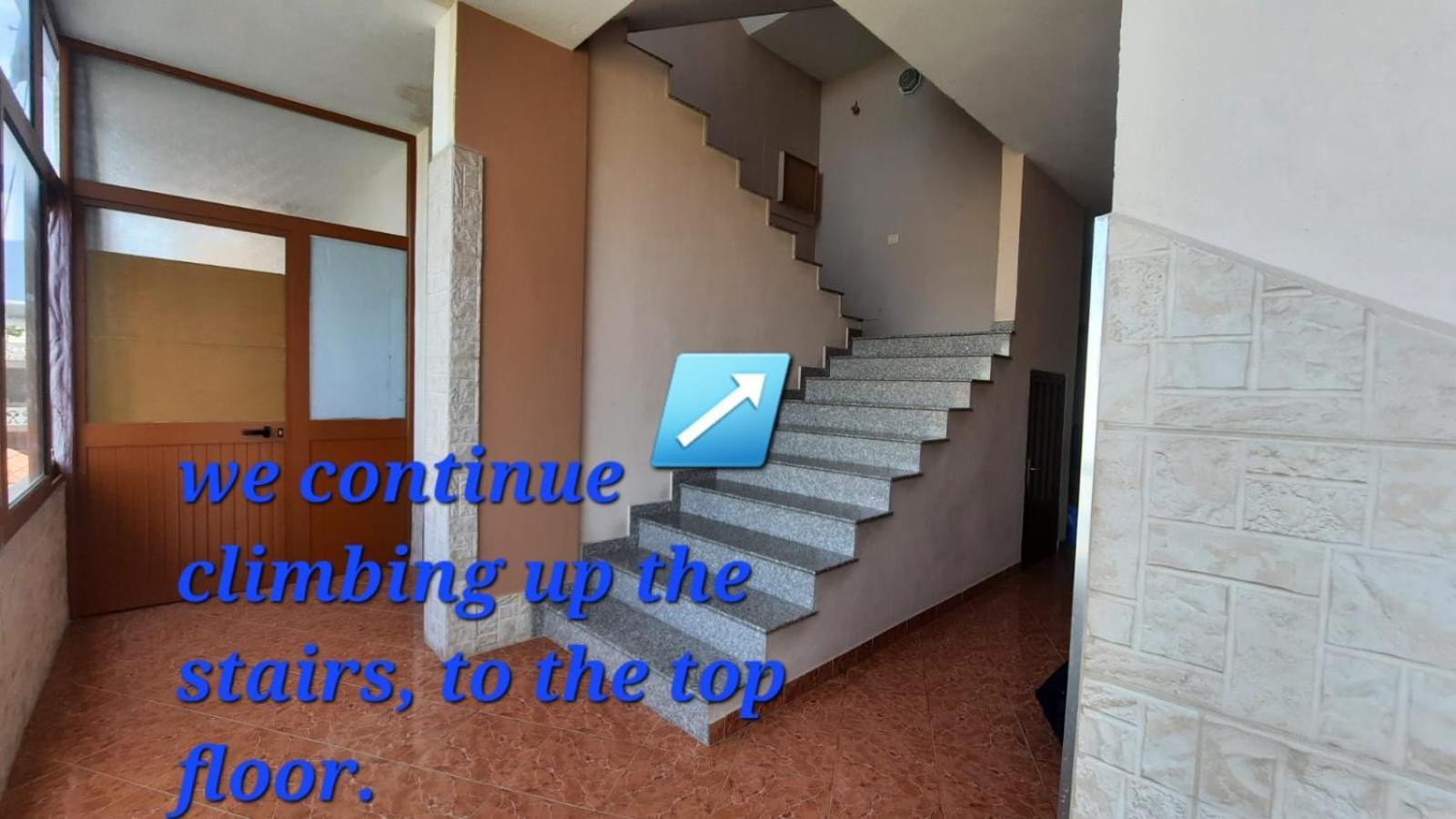 Crew Hostel Тирана Екстер'єр фото