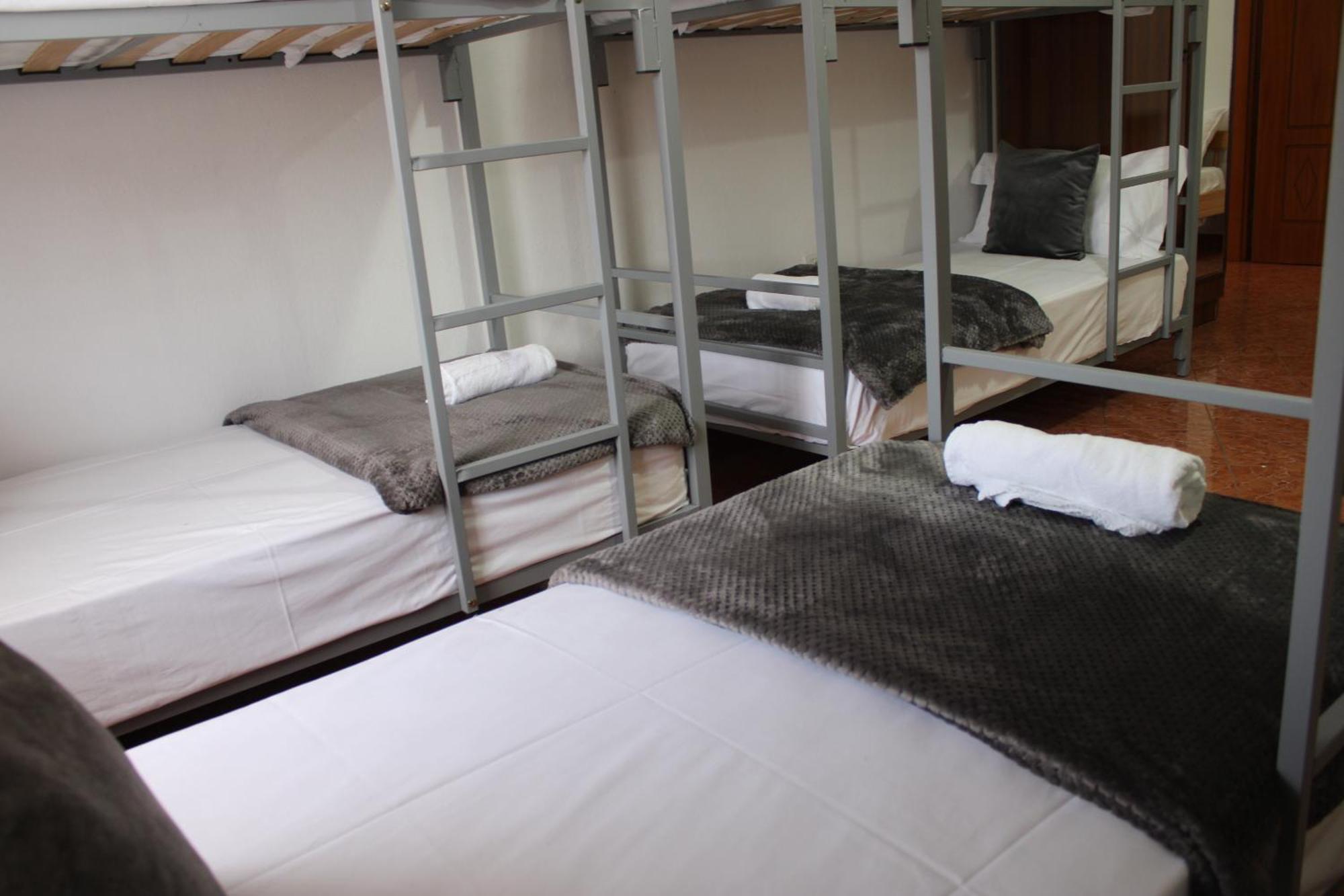 Crew Hostel Тирана Екстер'єр фото