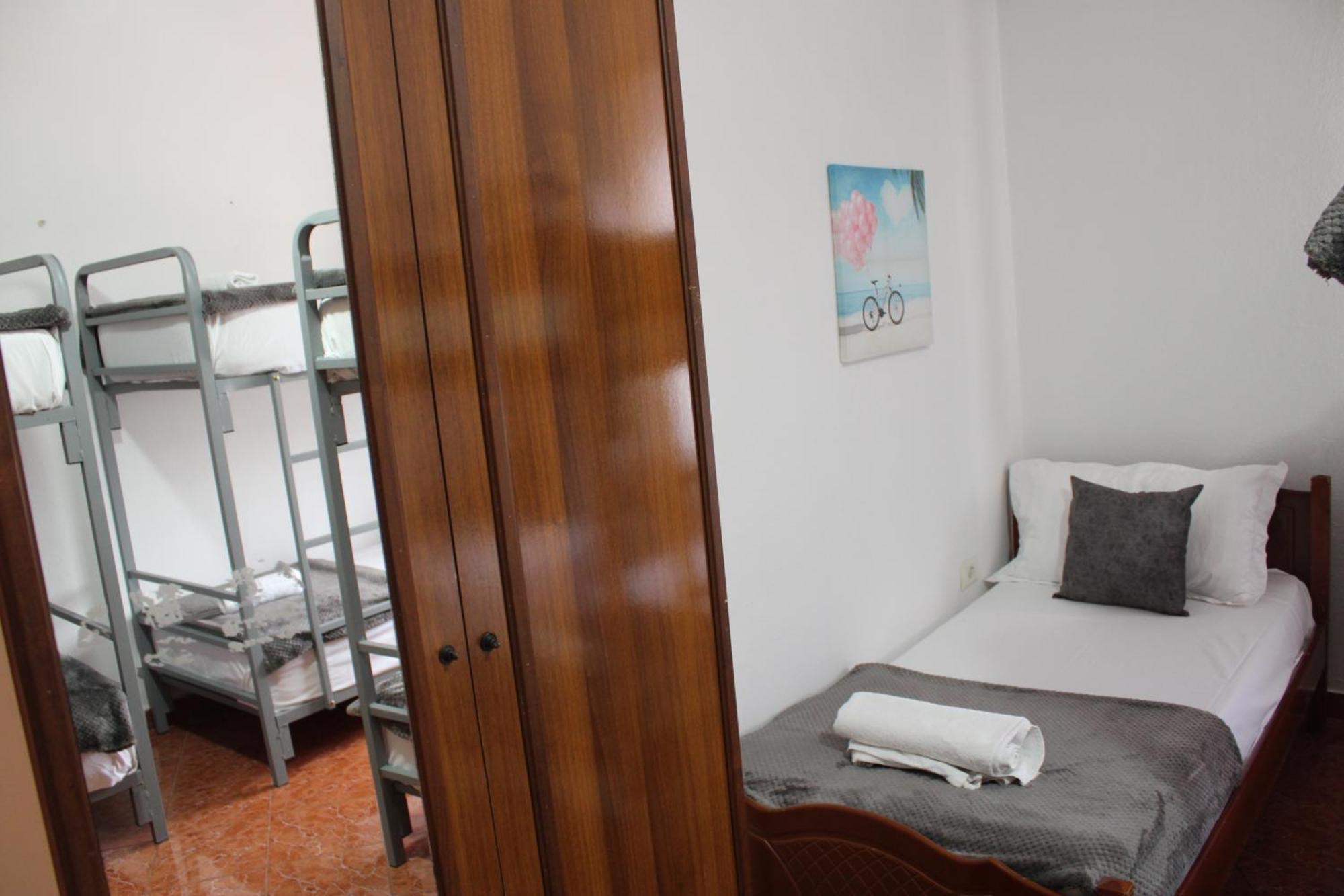 Crew Hostel Тирана Екстер'єр фото