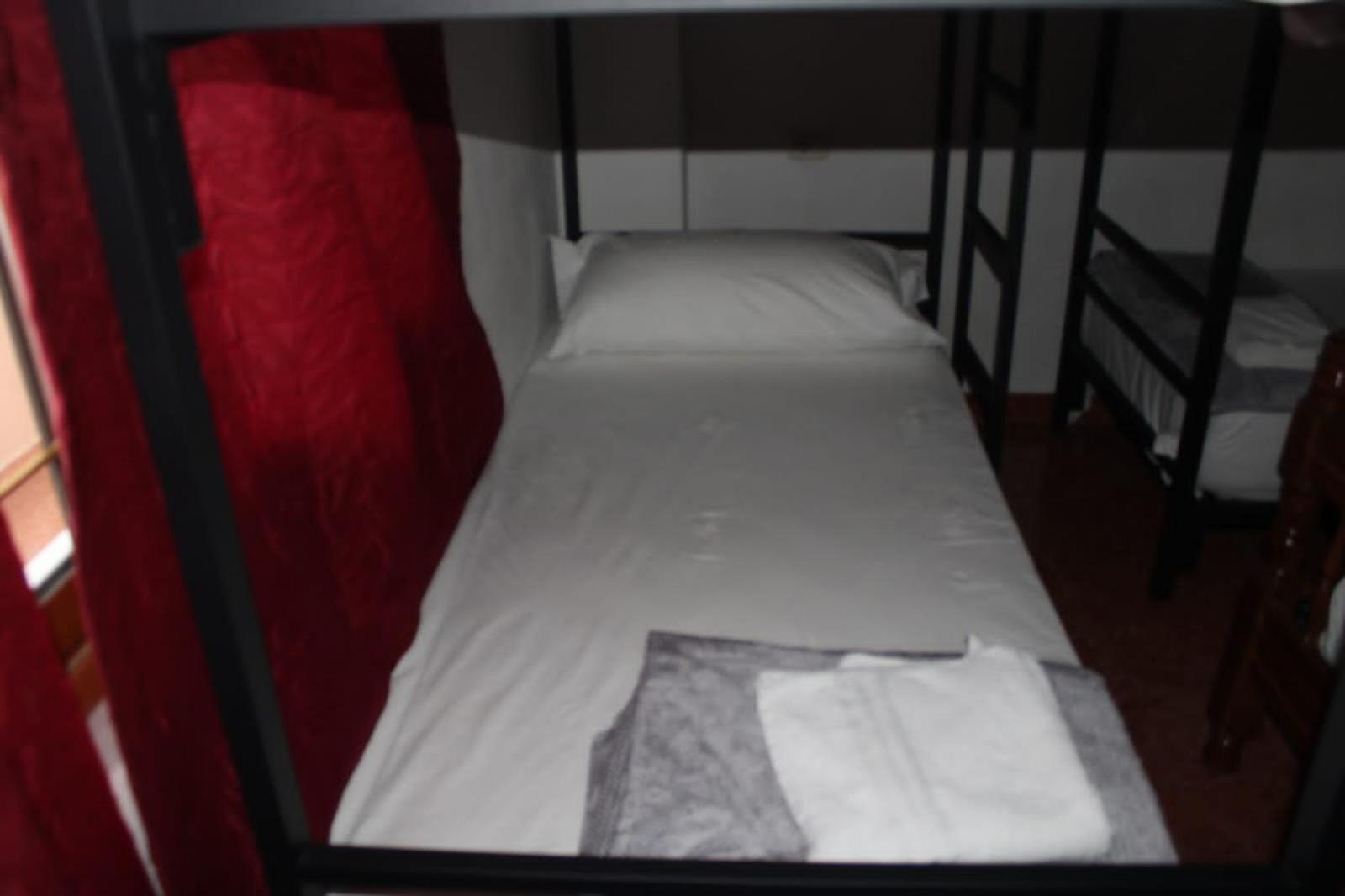 Crew Hostel Тирана Екстер'єр фото