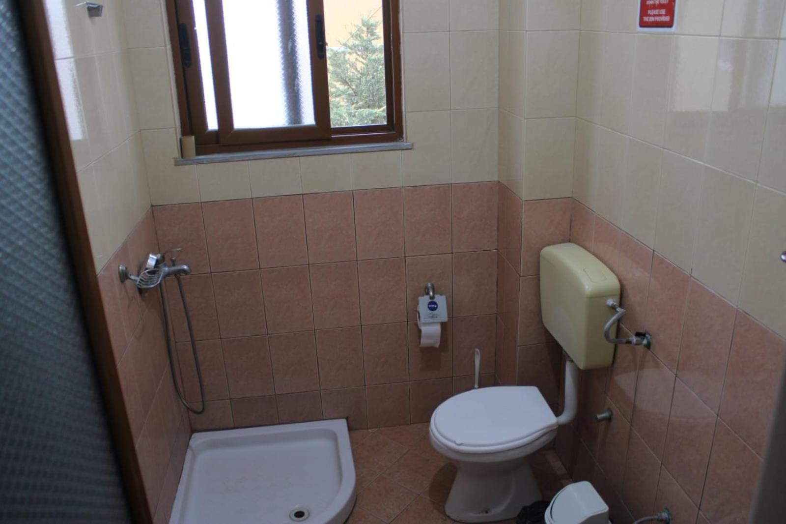 Crew Hostel Тирана Екстер'єр фото