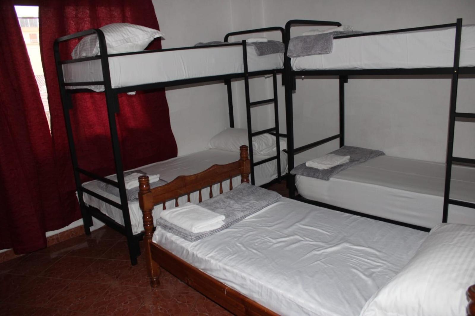 Crew Hostel Тирана Екстер'єр фото