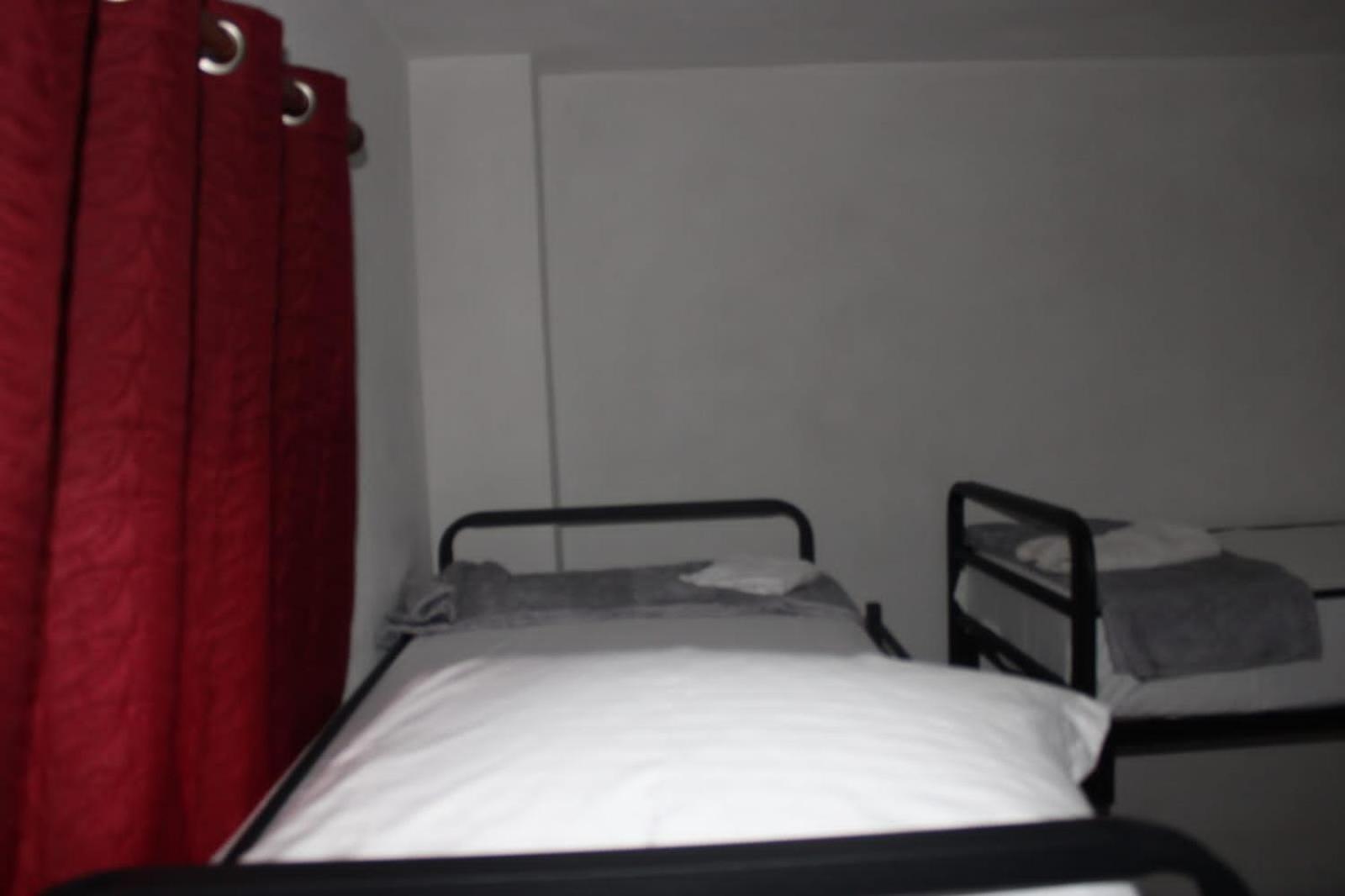 Crew Hostel Тирана Екстер'єр фото